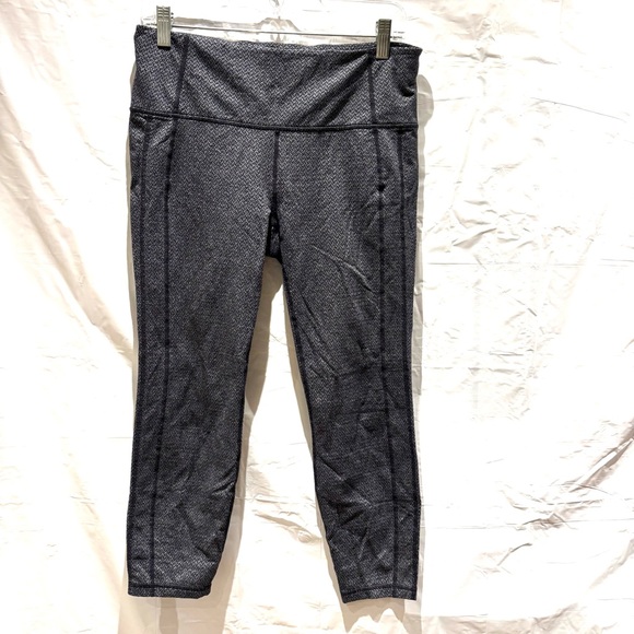 NWOT Athleta leggings crop Naylon blend black gray SZ L - Picture 10 of 10